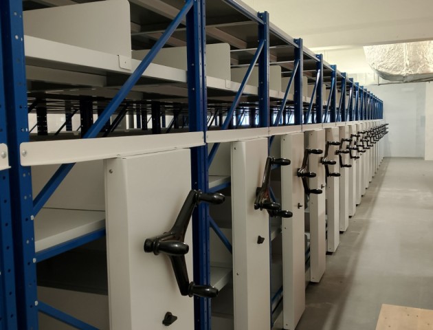 Среднегрузовые мобильные стеллажи